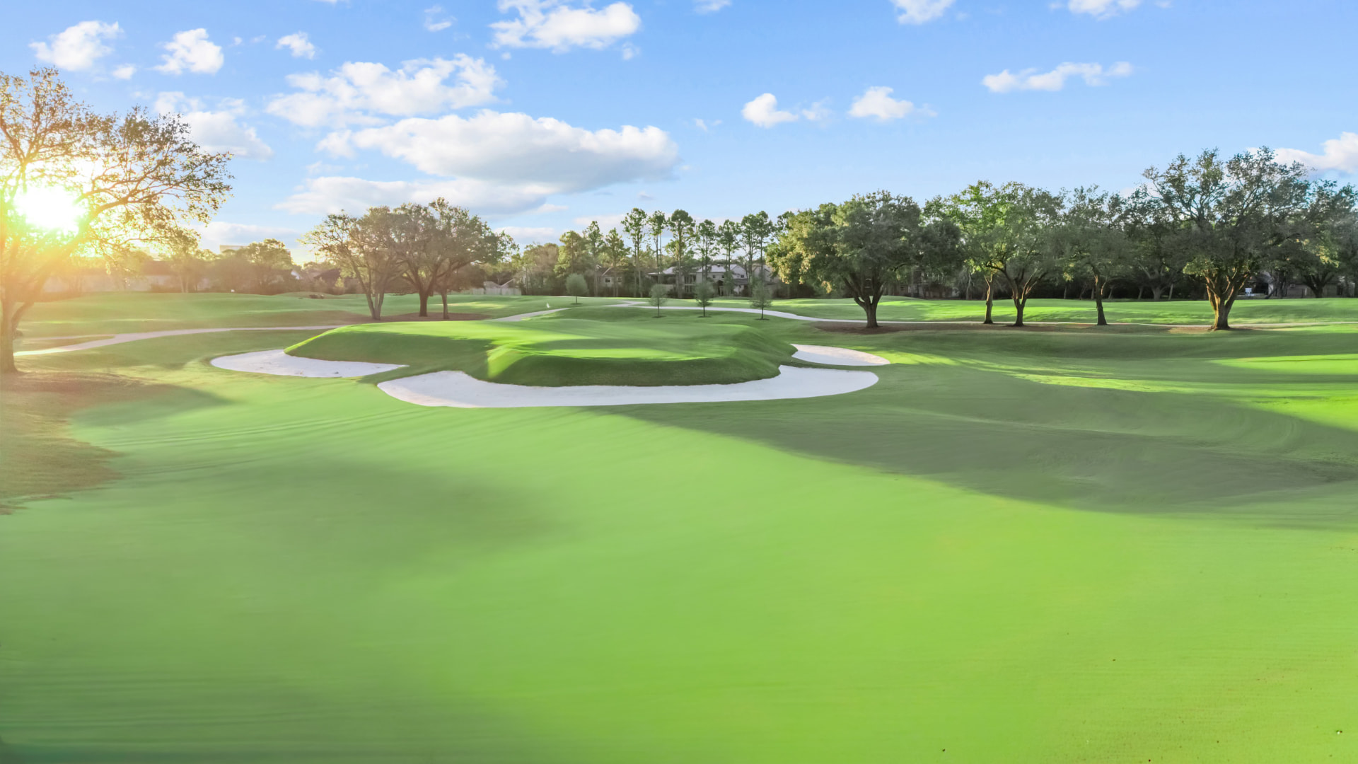 Sunrise golf course green photographed by Jose Rodriguez in Greater Houston, Texas